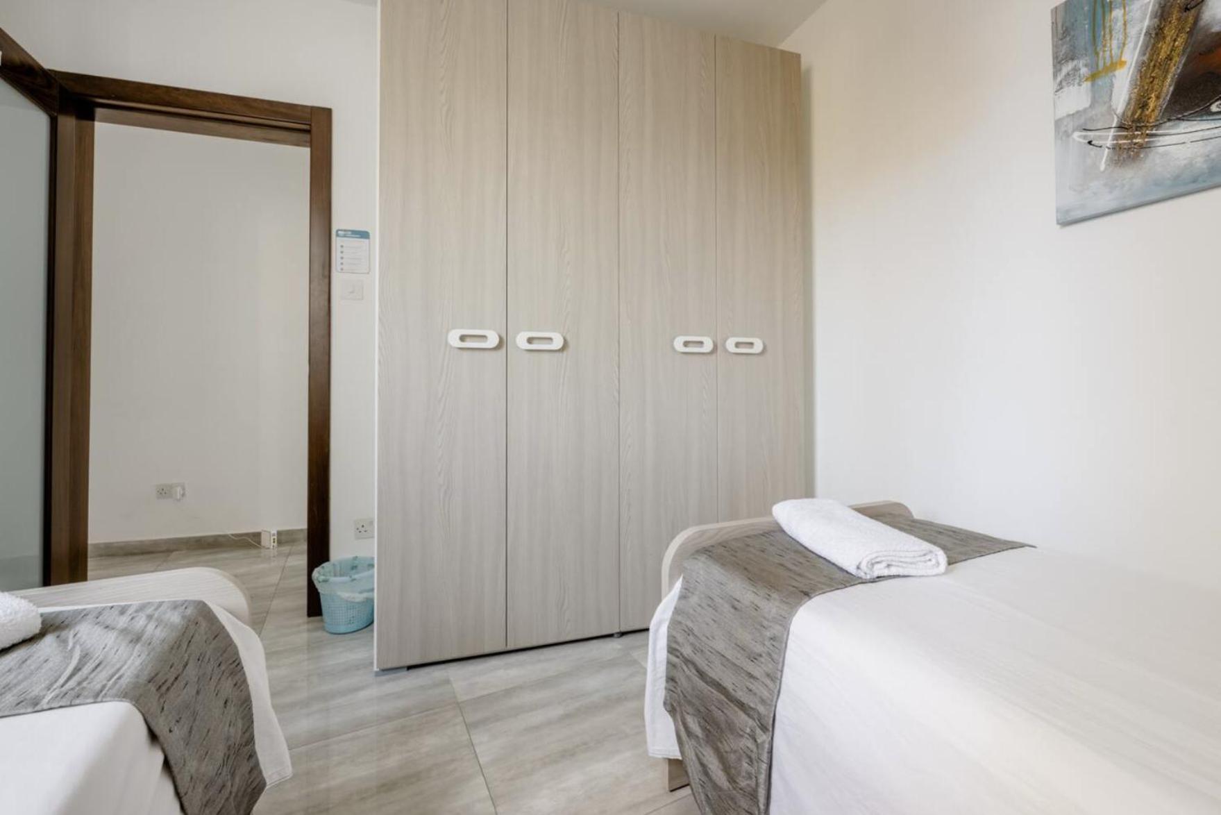 F12 Room 2, Private Room Two Single Beds Privated Bathroom In Shared Flat Мсида Экстерьер фото