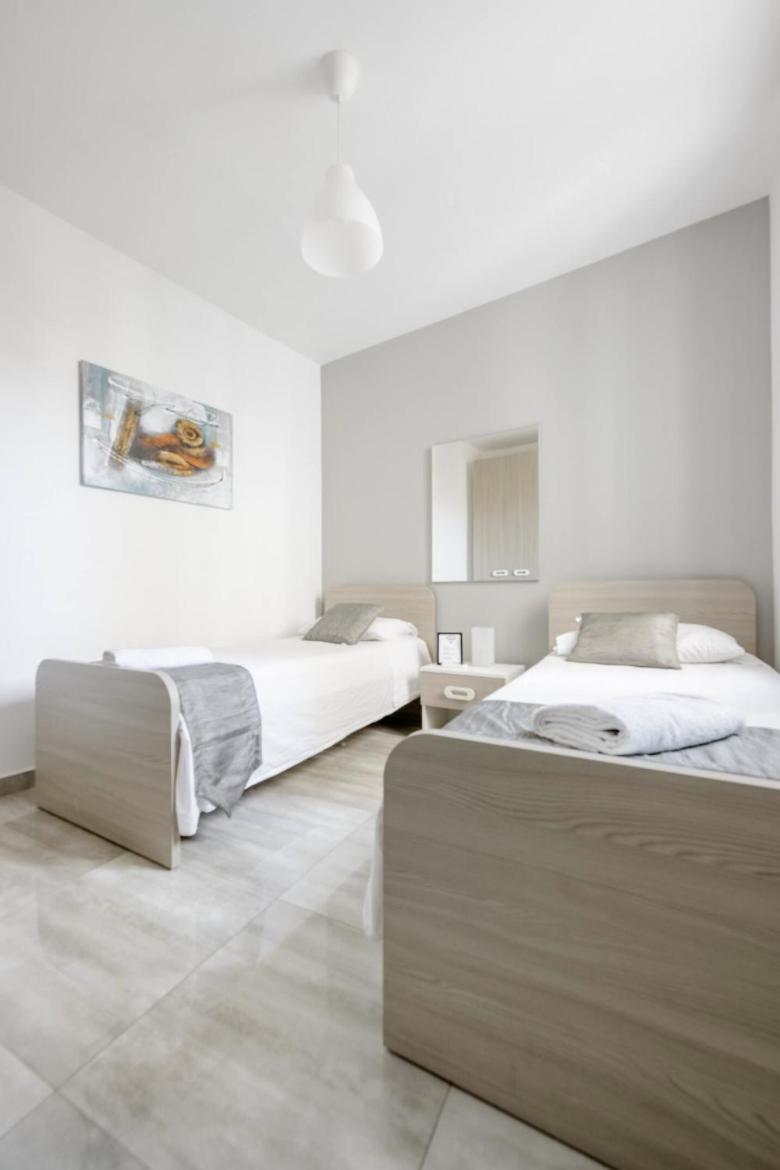 F12 Room 2, Private Room Two Single Beds Privated Bathroom In Shared Flat Мсида Экстерьер фото